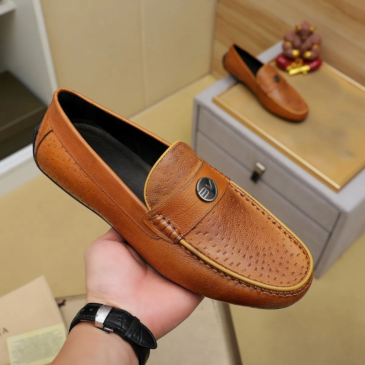 Men's men's shoes 💰440 [BV] 👟👟 Italian luxury brand Made with imported cowhide technology to highlight high-end men's taste of light luxury life [color] [color] Masters with ten years of manual experience create classic weaving 🌴 The inner top layer 🐮 lining 💯😘 The top quality inherits the brand craftsmanship! Color, code number 39-44 (38.45. Can be customized)